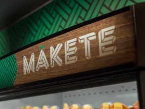 Mākete signage