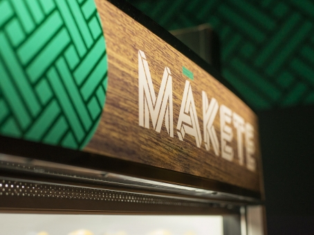 Mākete signage